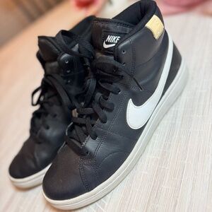 Nike Men’s Court Royale 2 Mid Sneaker